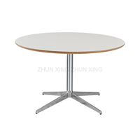 Runder Tisch aus Aluminium